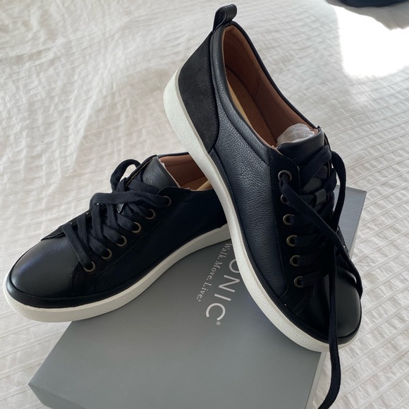Vionic Winny Black Sneakers - Size 9 NIB Super comfortable - Picture 4 of 9